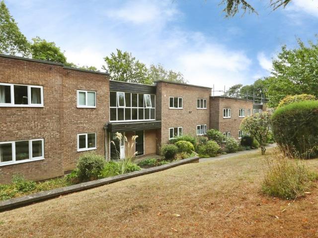 3 bedroom flat for sale
