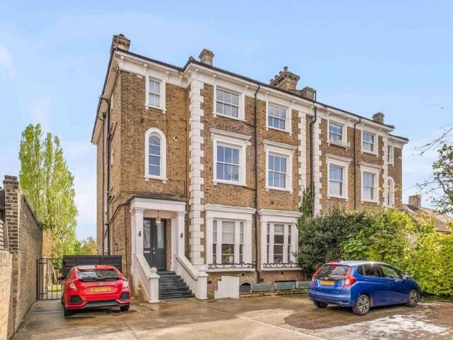 3 bedroom flat for sale