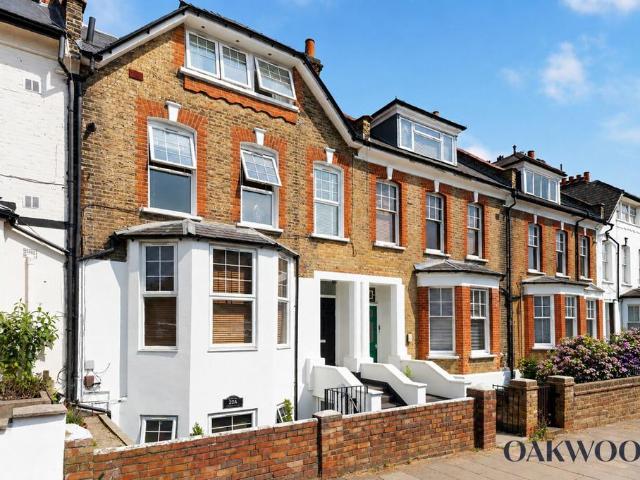 3 bedroom flat for sale
