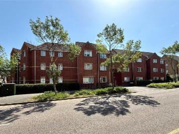 3 bedroom flat for sale