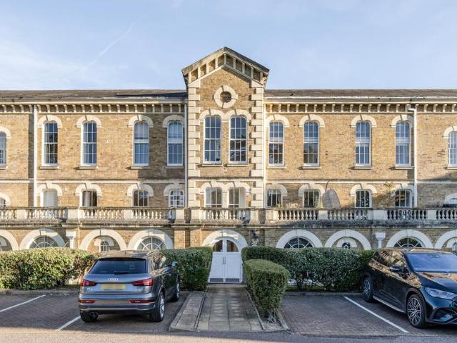 3 bedroom flat for sale