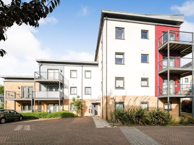 3 bedroom flat for sale