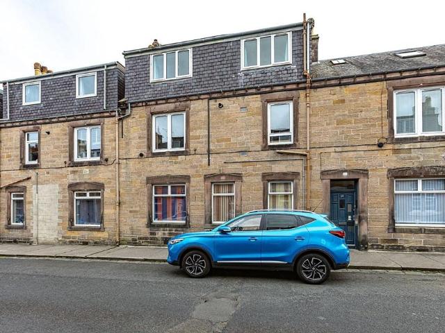 3 bedroom flat for sale