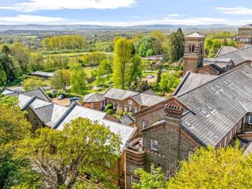 3 bedroom flat for sale
