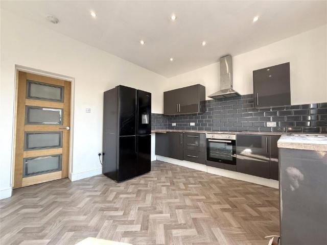3 bedroom flat for sale