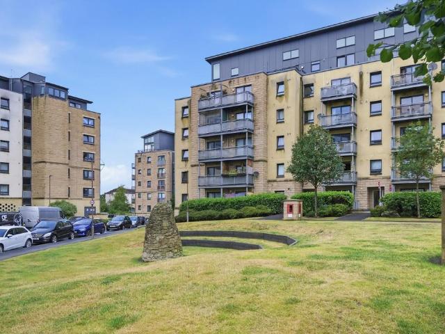 3 bedroom flat for sale