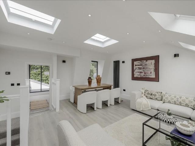 3 bedroom flat for sale