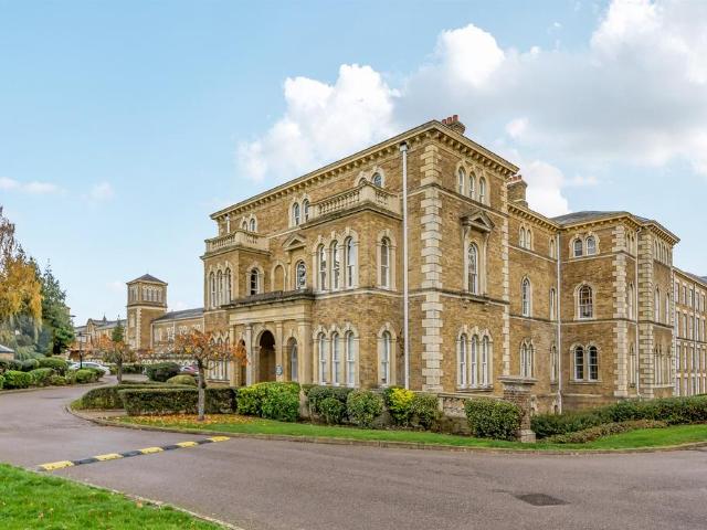 3 bedroom flat for sale