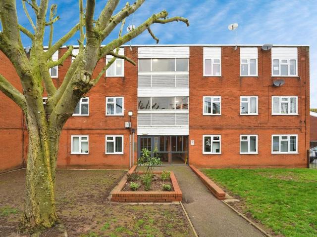 3 bedroom flat for sale