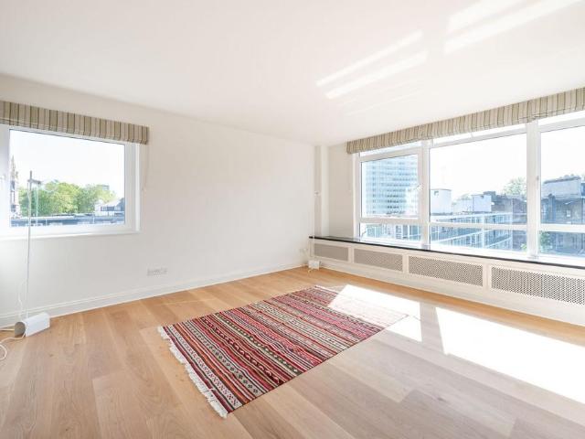 3 bedroom flat for sale