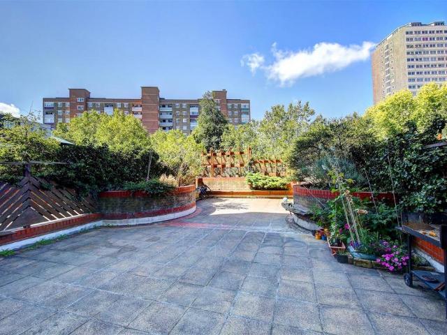 3 bedroom flat for sale