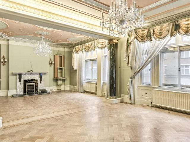 3 bedroom flat for sale