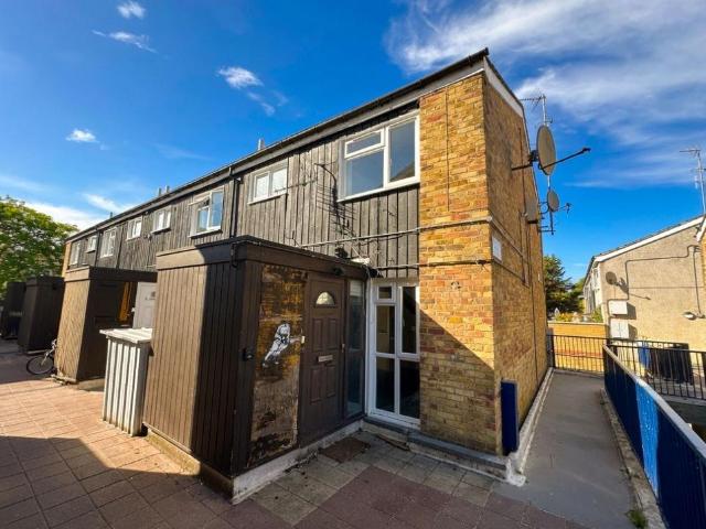 3 bedroom flat for sale