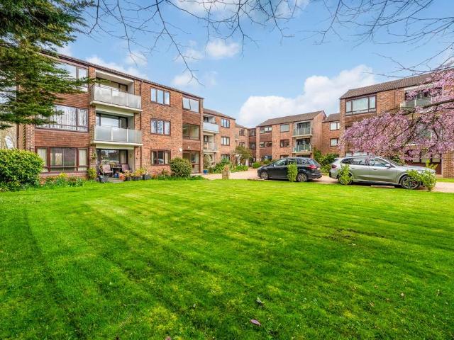 3 bedroom flat for sale