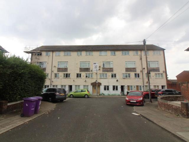 3 bedroom flat for sale