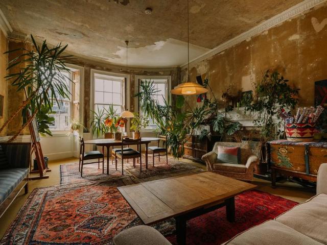 3 bedroom flat for sale