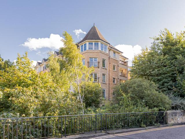 3 bedroom flat for sale
