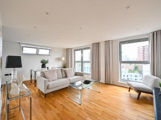 3 bedroom flat for sale