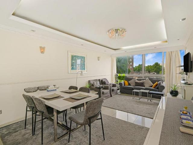 3 bedroom flat for sale