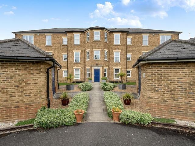 3 bedroom flat for sale