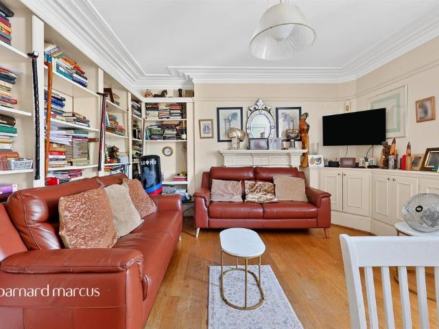 3 bedroom flat for sale