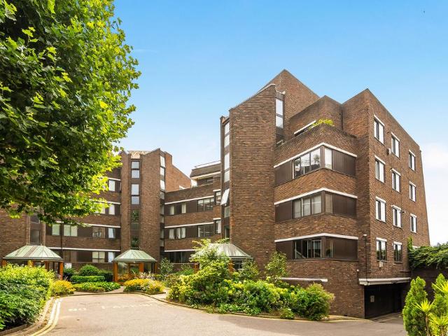3 bedroom flat for sale