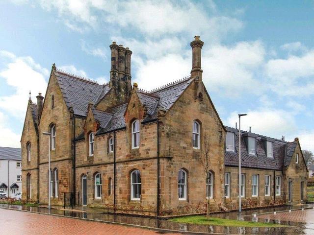 3 bedroom flat for sale
