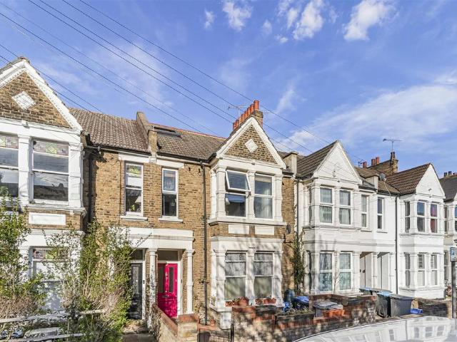 3 bedroom flat for sale