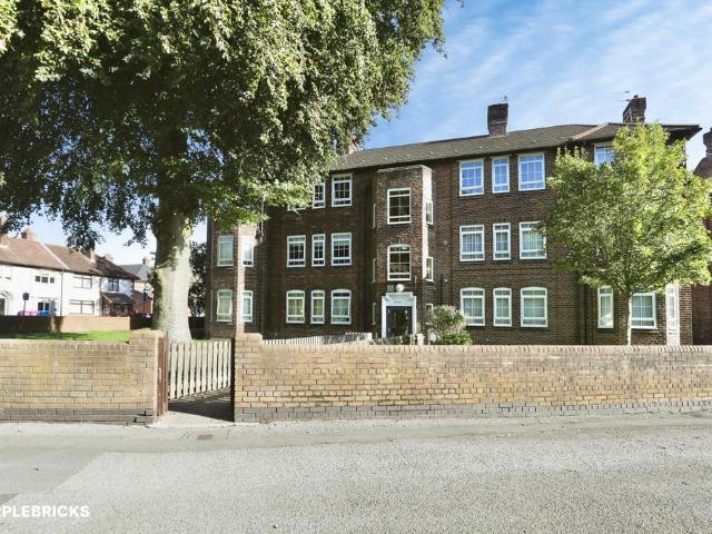 3 bedroom flat for sale