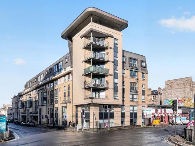 3 bedroom flat for sale