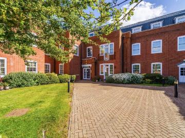 3 bedroom flat for sale