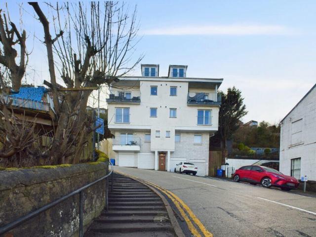 3 bedroom flat for sale