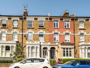 3 bedroom flat for sale