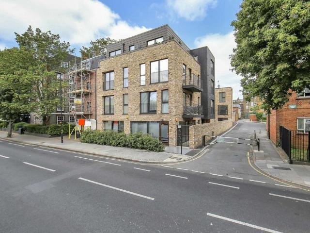 3 bedroom flat for sale