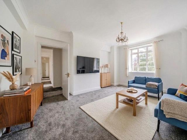 3 bedroom flat for sale