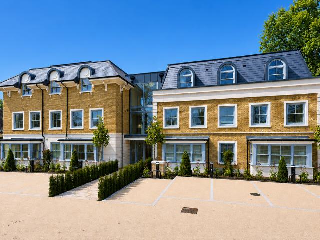 3 bedroom flat for sale
