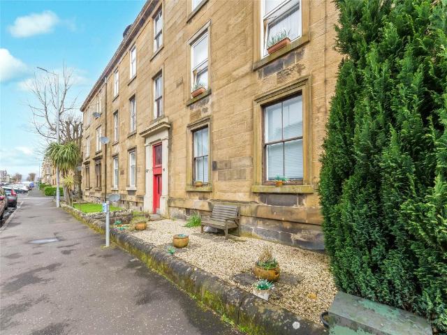 3 bedroom flat for sale