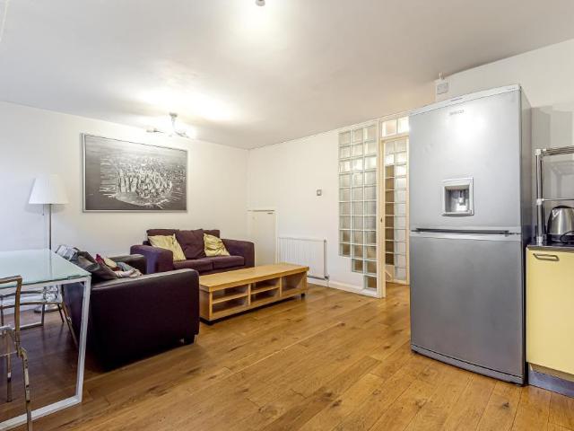 3 bedroom flat for sale