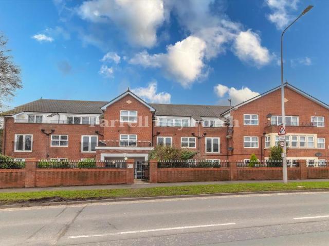 3 bedroom flat for sale