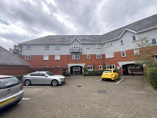 3 bedroom flat for sale