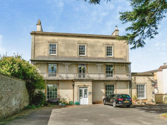 3 bedroom flat for sale