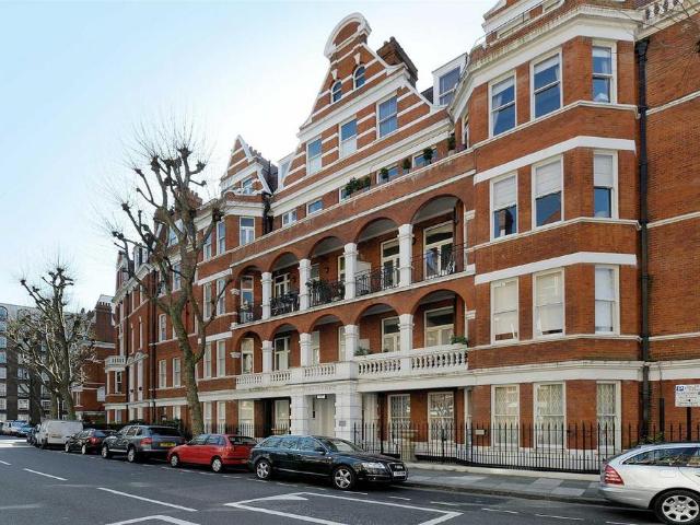 3 bedroom flat for sale