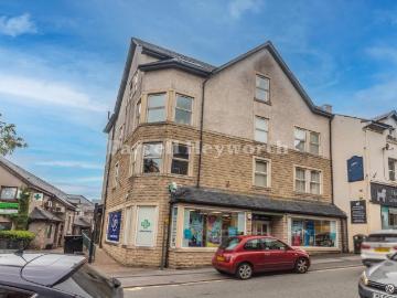 3 bedroom flat for sale