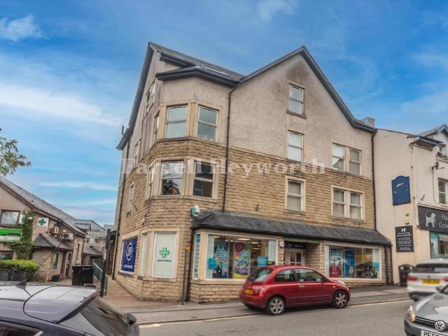 3 bedroom flat for sale