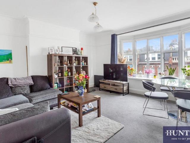 3 bedroom flat for sale