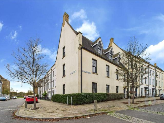 3 bedroom flat for sale
