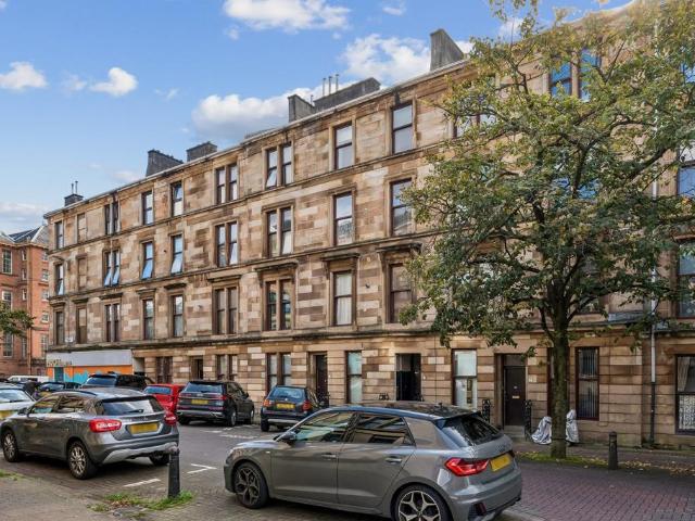 3 bedroom flat for sale