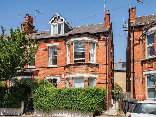3 bedroom flat for sale