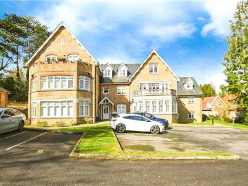 3 bedroom flat for sale