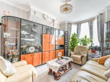 3 bedroom flat for sale